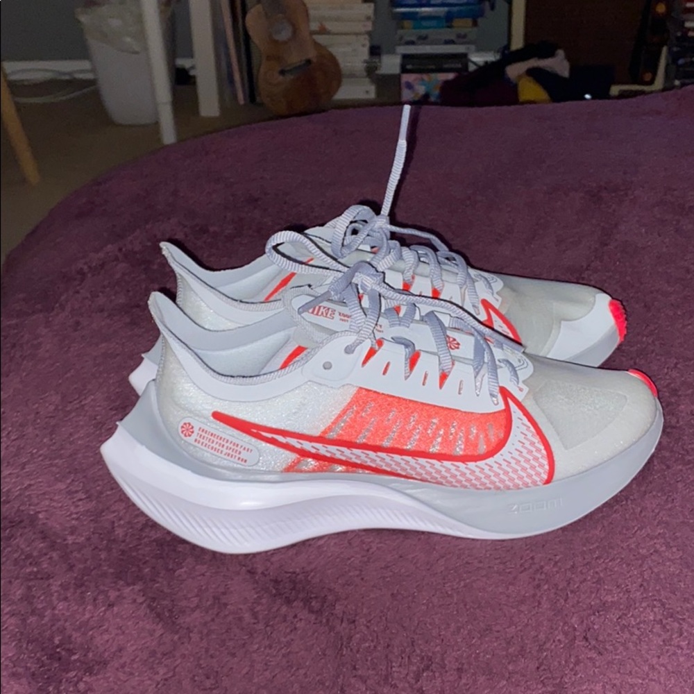 Nike Women’s 7.5 running shoes barely worn